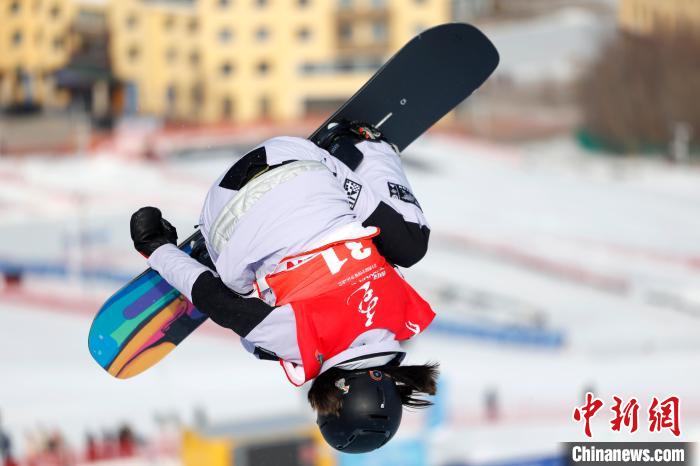 十四冬背景下的中国单板滑雪双姝：蔡雪桐与刘