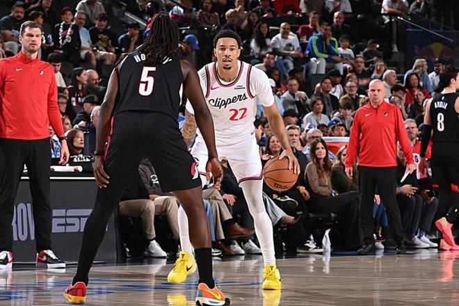 开拓者力克快船 米勒16+3助球队止住颓势