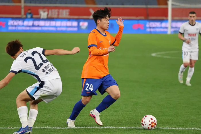 山东泰山主场不敌大连英博遭遇两连败 克雷桑重