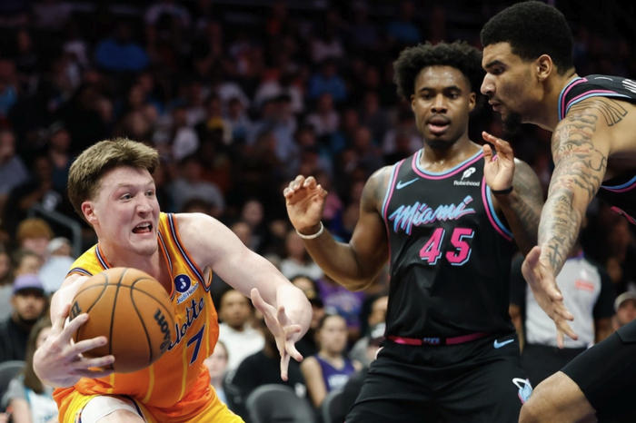 雷霆对阵魔术冲击季后赛首支锁定名额 阿历山大