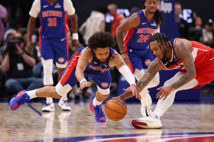 雷霆对阵魔术冲击季后赛首支锁定名额 阿历山大