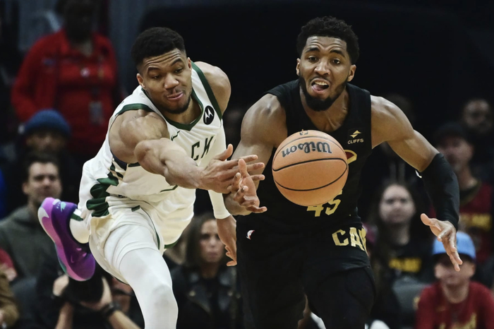 雷霆对阵魔术冲击季后赛首支锁定名额 阿历山大