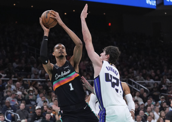 雷霆对阵魔术冲击季后赛首支锁定名额 阿历山大